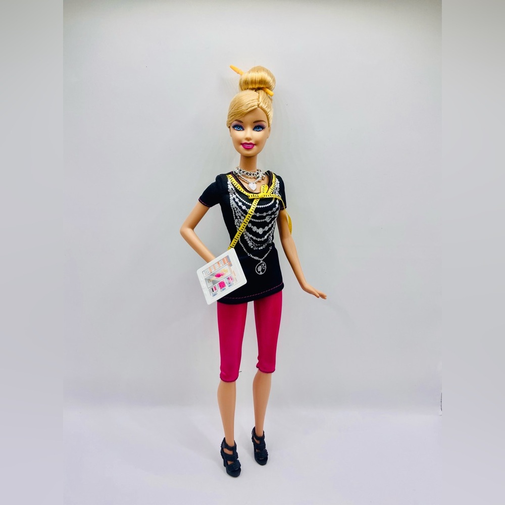 Barbie FASHION DESIGNER Doll I Can Be Series 2011 Mattel X2887 Outfit Accessorie